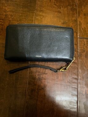 Fossil Black Leather Zip-Around Wristlet with Gold Hardware